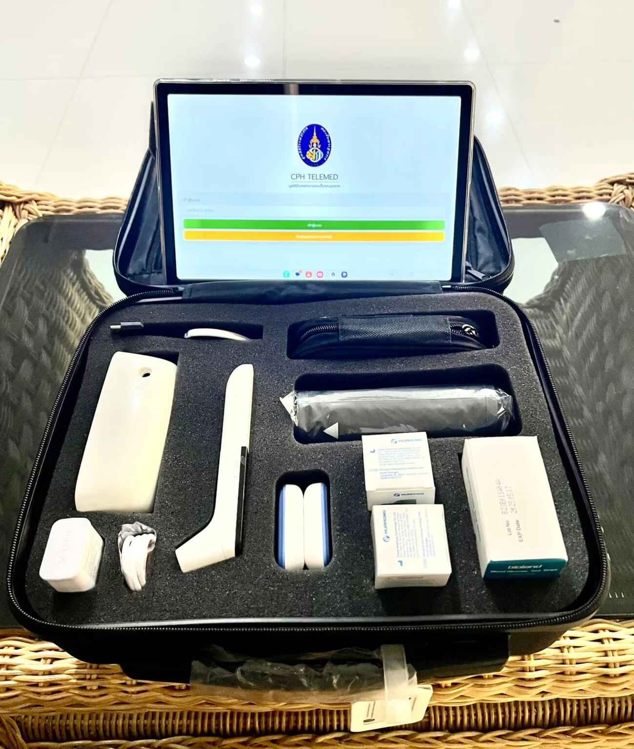 ส่งมอบระบบและอุปกรณ์ Telemedicine — รพ.สมเด็จพระยุพราชตะพานหิน จ.พิจิตร
